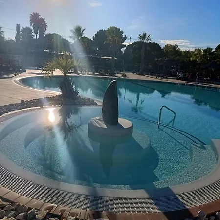Camping 4 Etoiles Siblu Les Sables Du Midi אתר קמפינג *