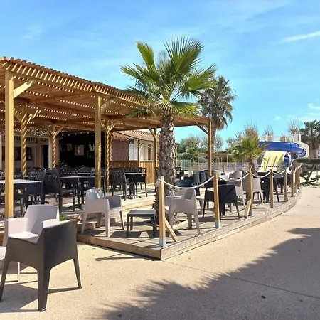 Camping 4 Etoiles Siblu Les Sables Du Midi אתר קמפינג