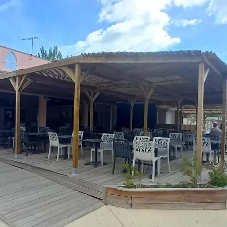 Camping 4 Etoiles Siblu Les Sables Du Midi אתר קמפינג